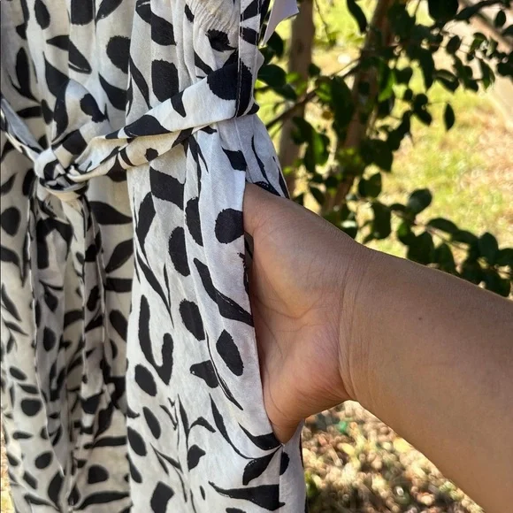 NWT THML Black and White Patterned dress. - Picture 11 of 13